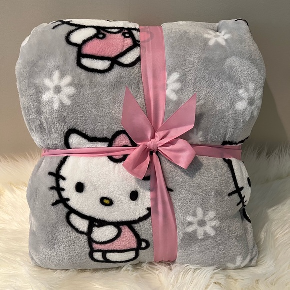 *BRAND NEW* Hello Kitty Super Soft Plush Blanket - Queen Size - Picture 2 of 2
